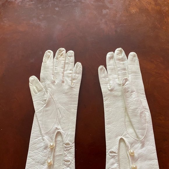 White leather evening gloves and Small Sequins clutch purse - Picture 10 of 15